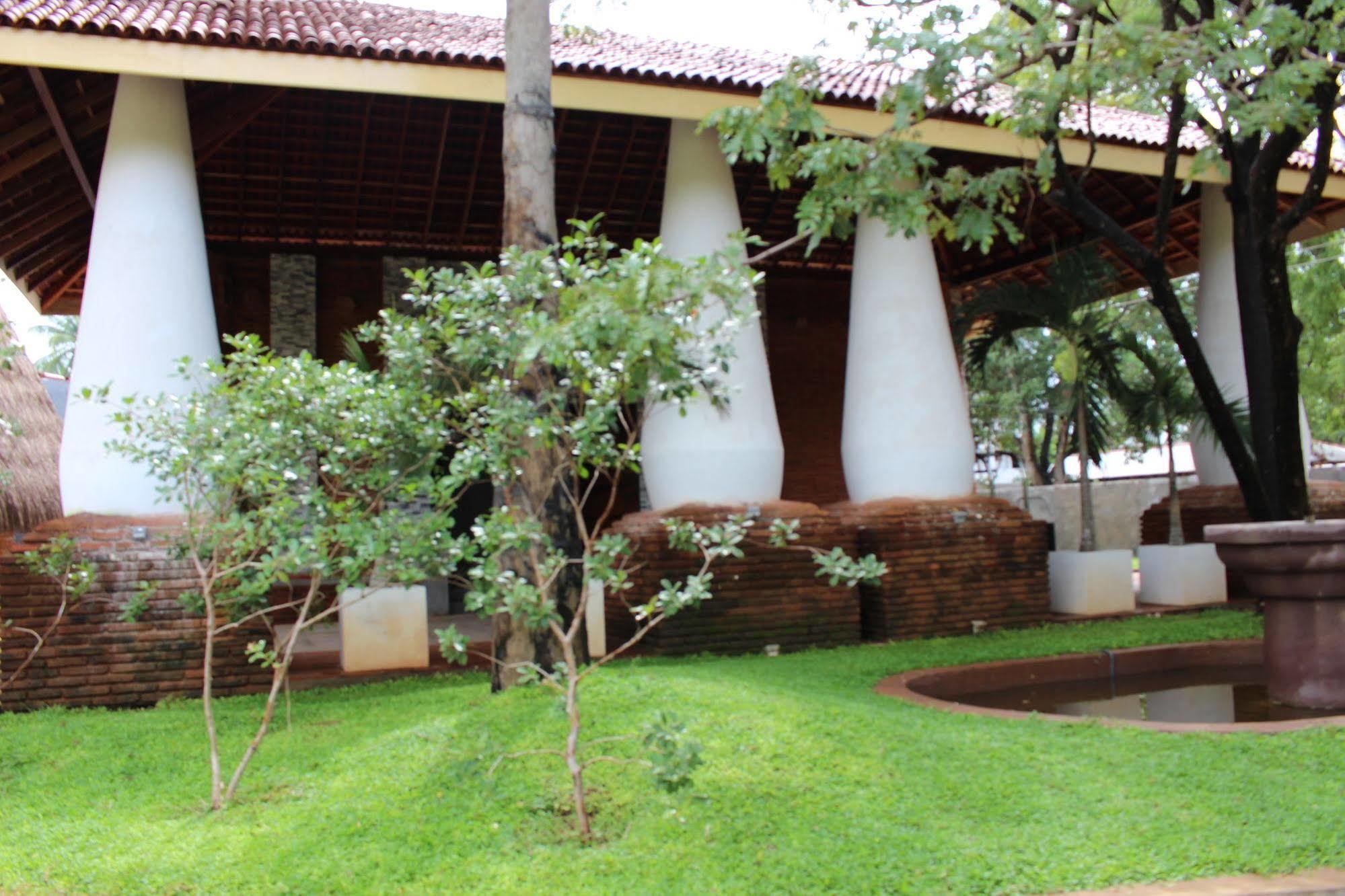 Avasta Resort And Spa Anuradhapura Bagian luar foto